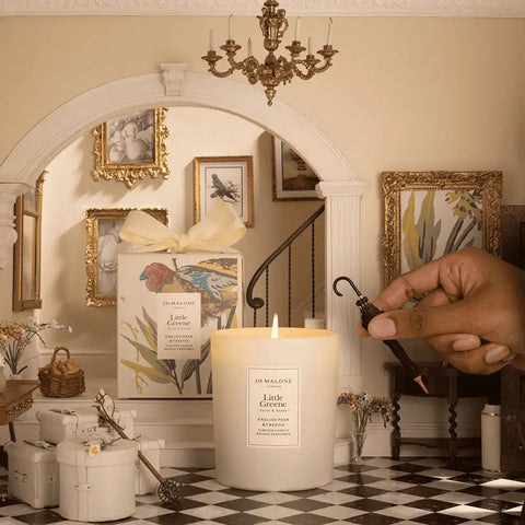 Special-Edition English Pear & Freesia Scented Candle